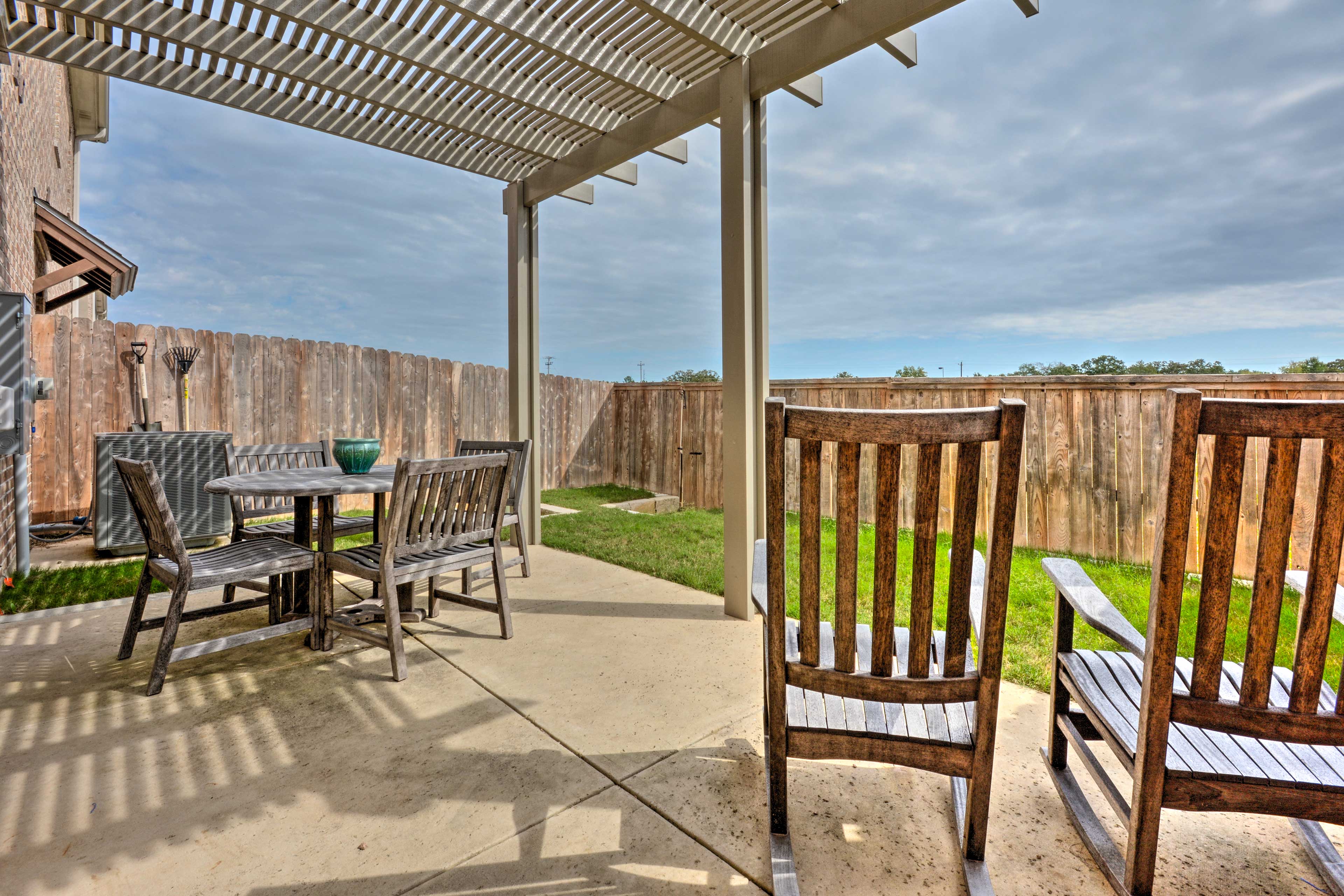 College Station Townhouse w/ Private Patio