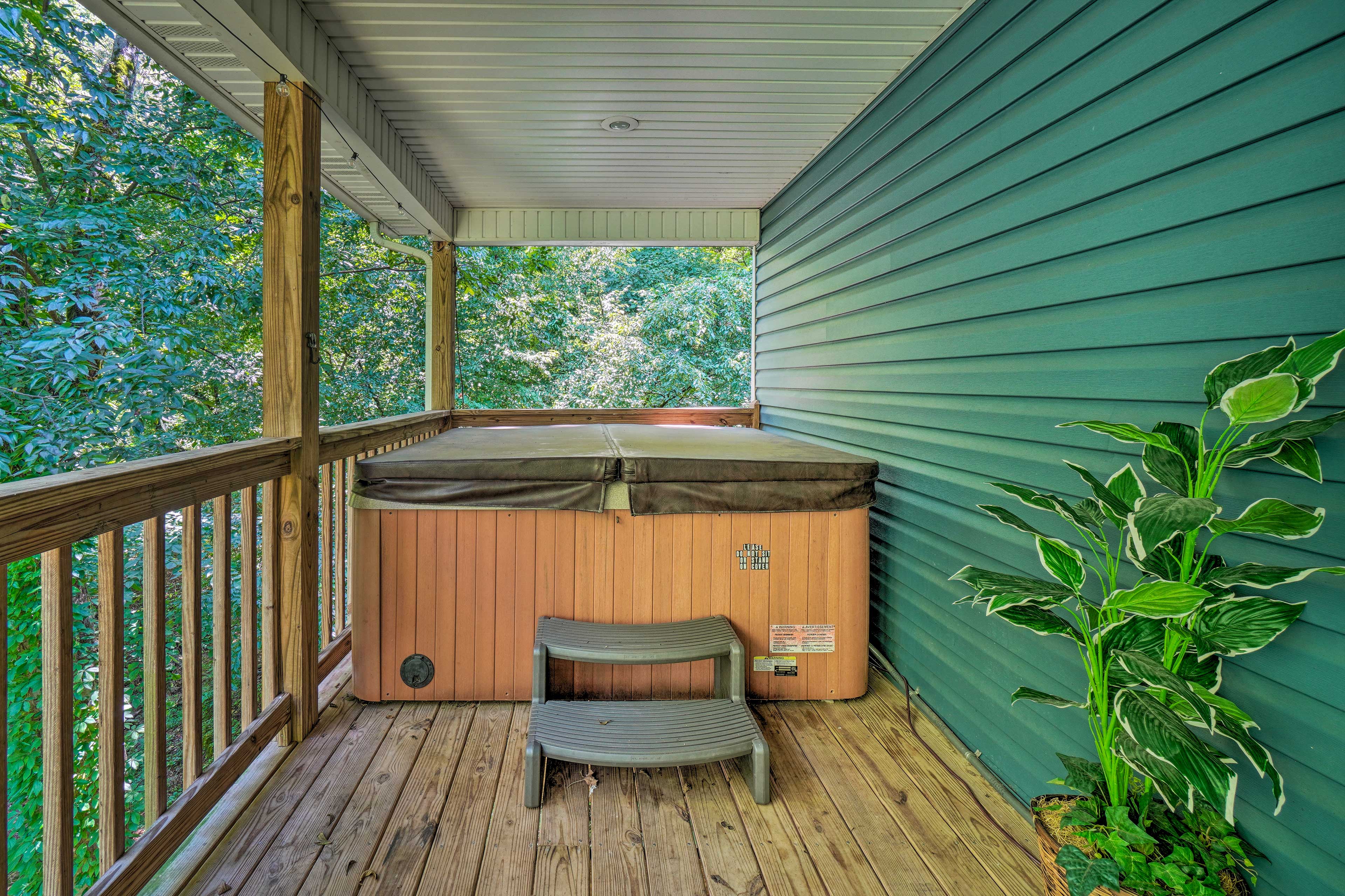 Peaceful Sevierville Home w/ Private Hot Tub!