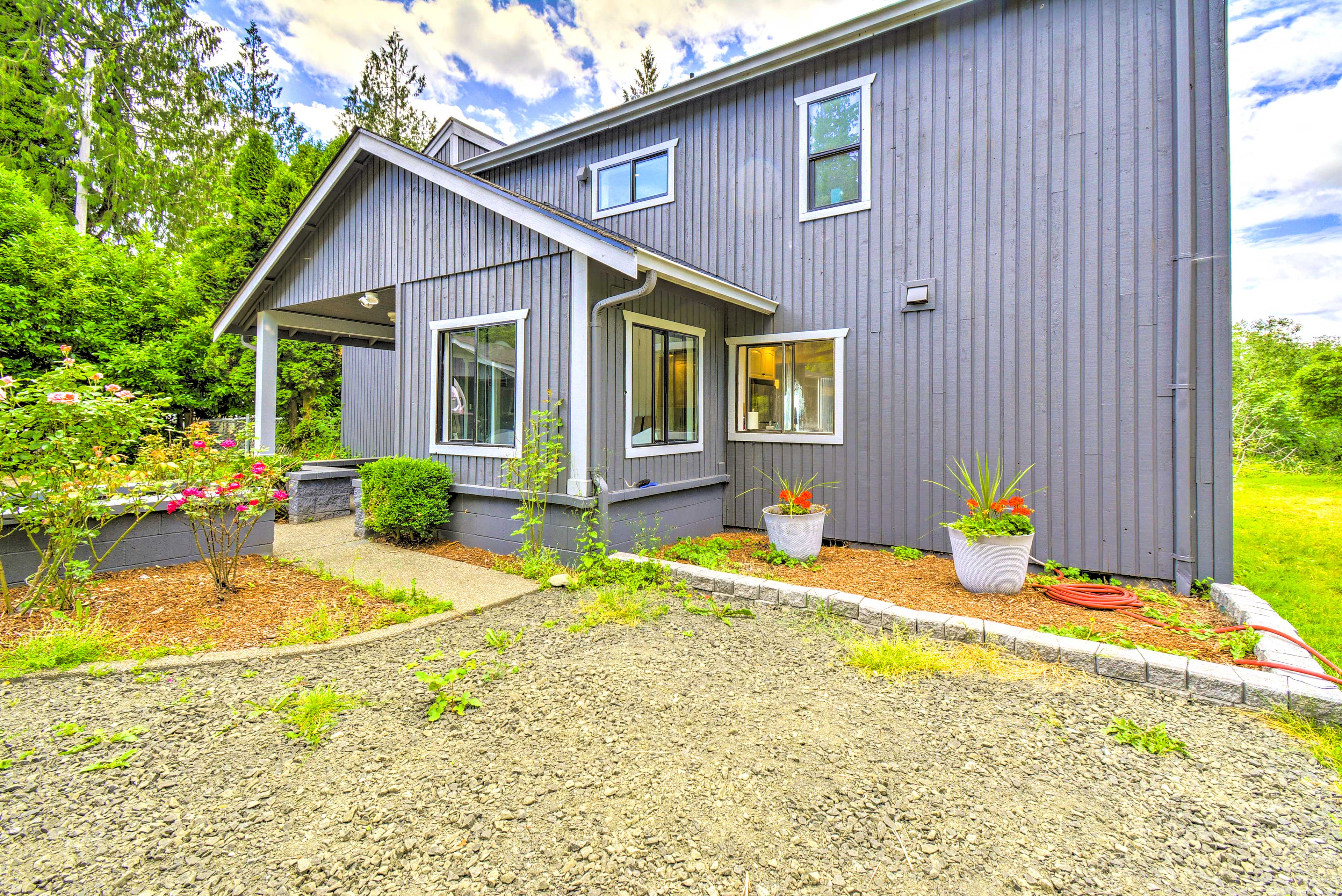 Stunning Hood Canal Getaway w/ Private Deck!
