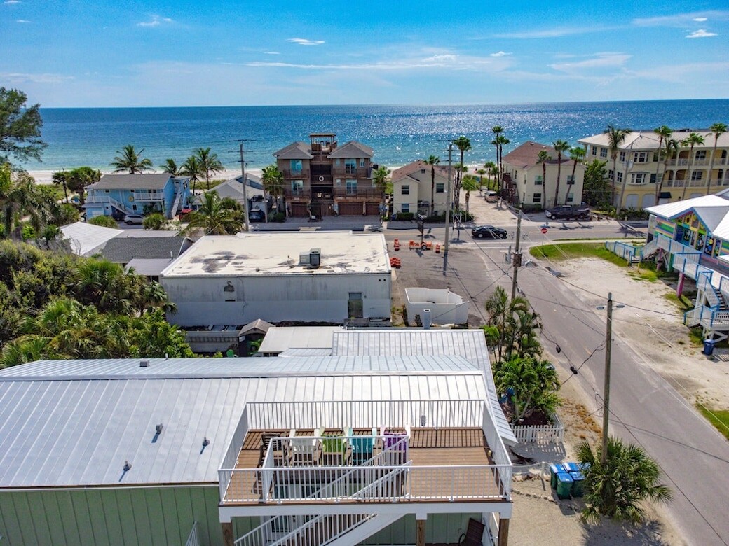 Family Tides - 2 Homes in 1, Steps to Beach w Rooftop Views, Heated Pool, Close to Bridge St