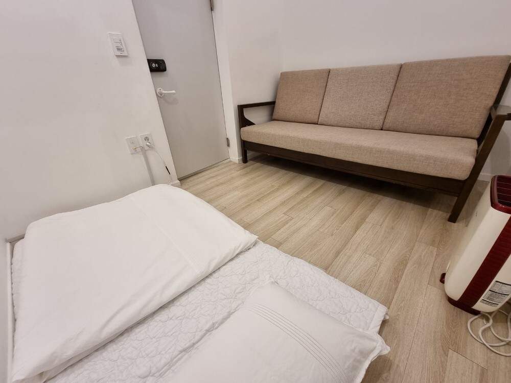 Great location 1 bedroom home in Seoul 102