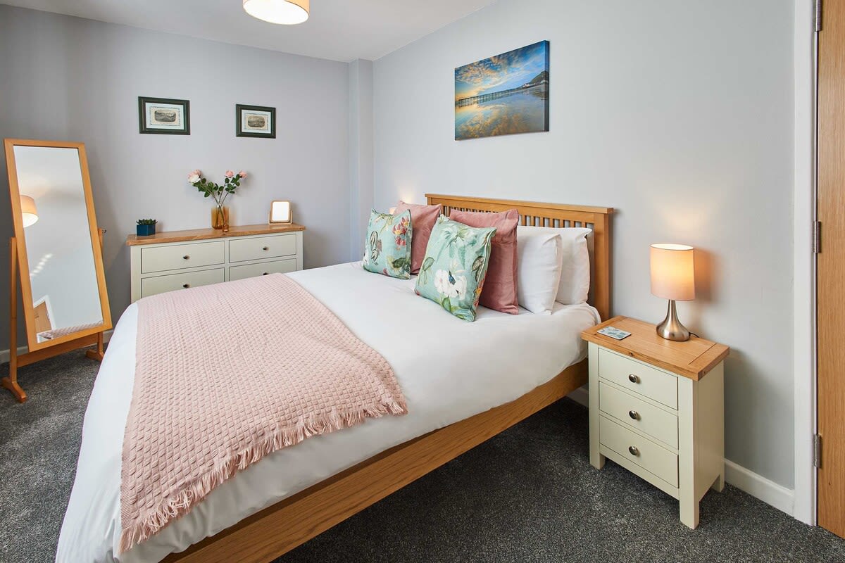 Station View, Saltburn-by-the-Sea - Host & Stay