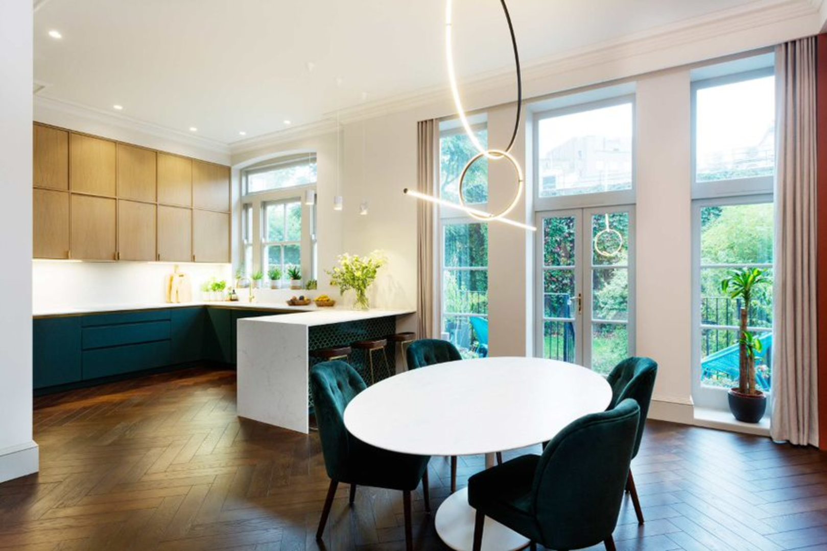 Property Image 2 - Colourful Comfort in Earls Court