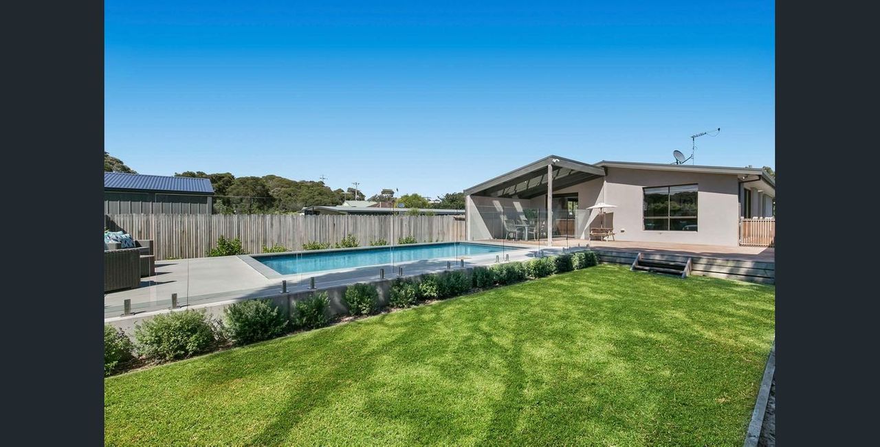 Property Image 1 - Family Entertainer With Swimming Pool - Rye