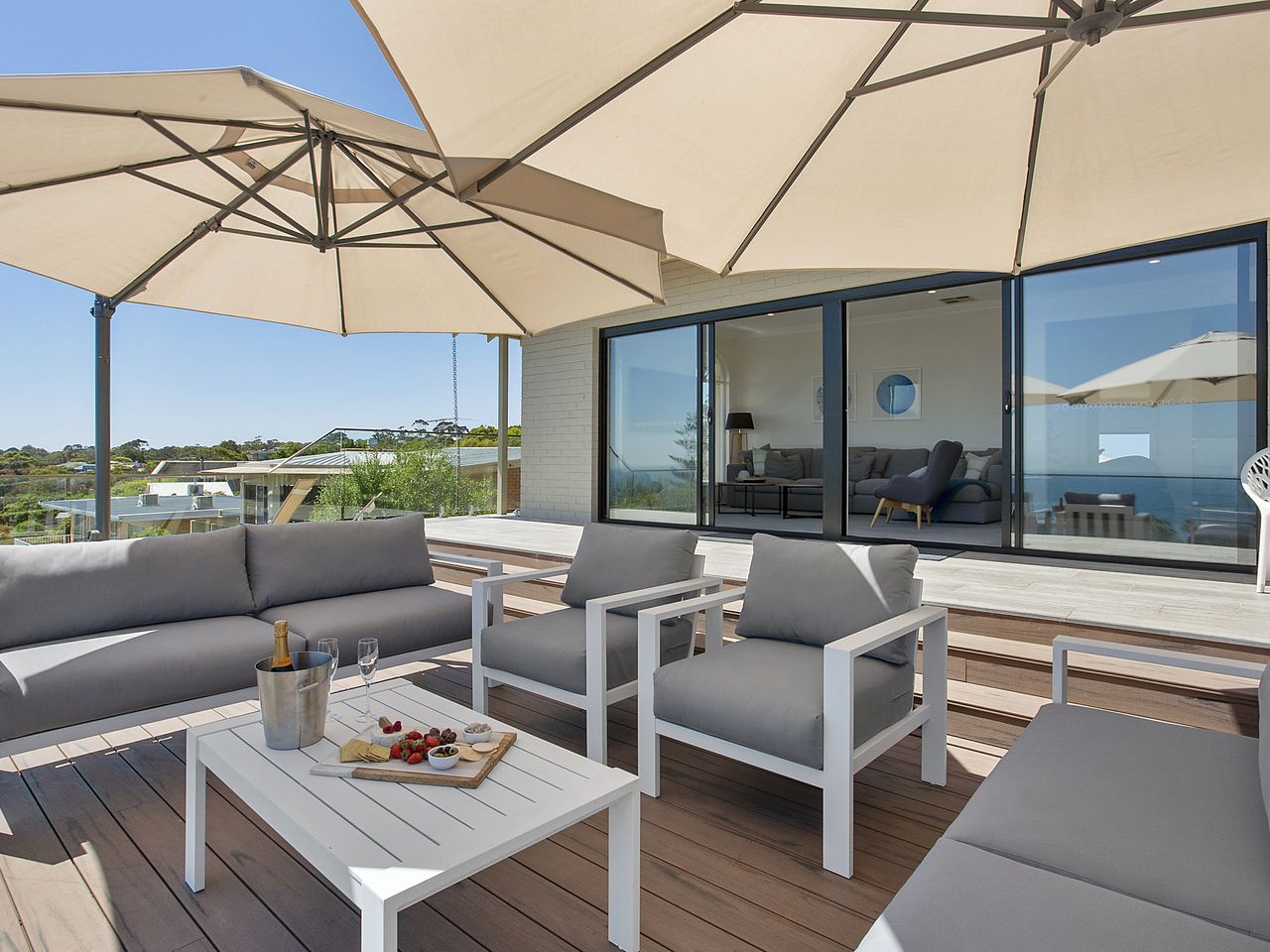 Property Image 2 - Panorama Bay - 4 Bedrooms, Large Entertaining Deck with Panoramic Bay Views