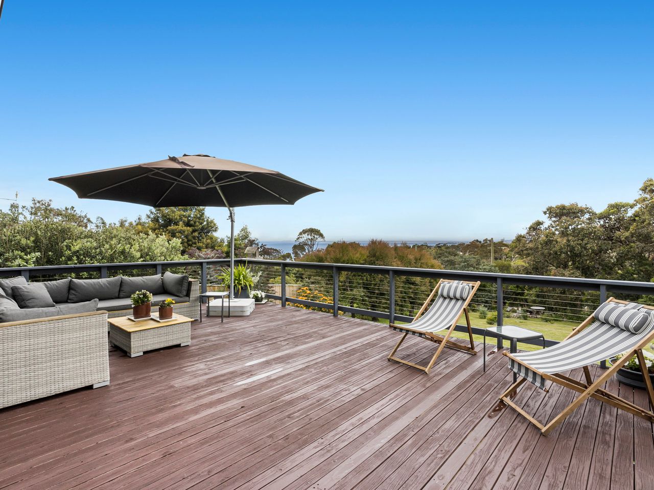 Property Image 1 - Vintage Beach House With Panoramic Bay Views and Heated Pool - Mt Martha