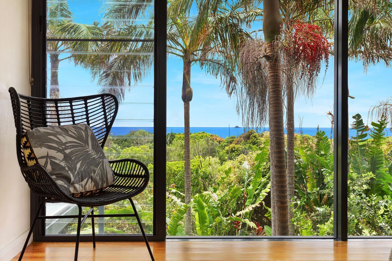 Property Image 2 - Bright Modern Beach House within walking distance of the Beach