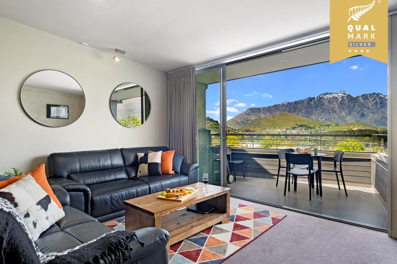 Property Image 1 - Comfortable Family Holiday Apartment with Views of Lake Wakatipu and The Remarkables