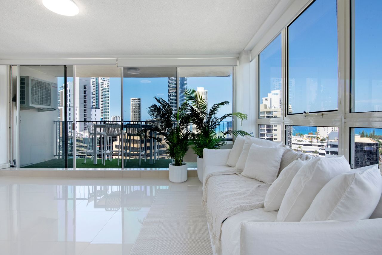 Property Image 1 - Large Waterfront Apartment in Surfers Paradise