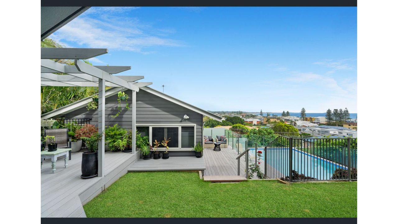Property Image 1 - Contemporary  Pet Friendly Five Bedroom home with Ocean Views and Large Pool