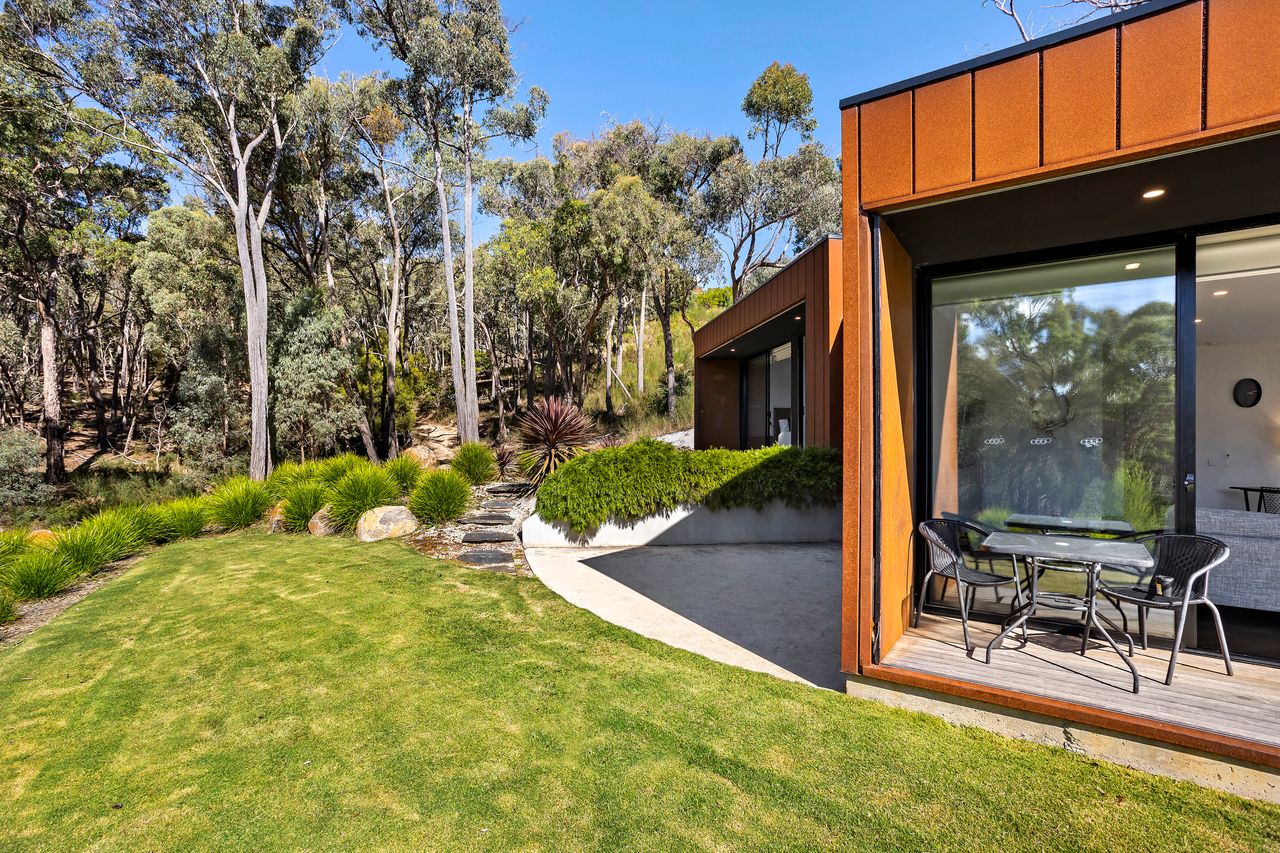 Uniquely Designed Two Bedroom House in the Australian bush Landscape 