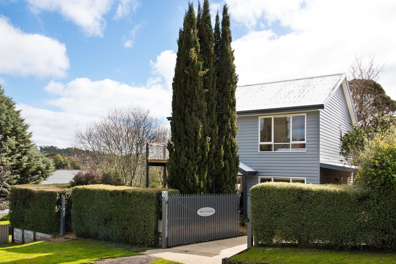 Property Image 2 - Immaculate Three Bedroom Home within Walking Distance of Lake Daylesford