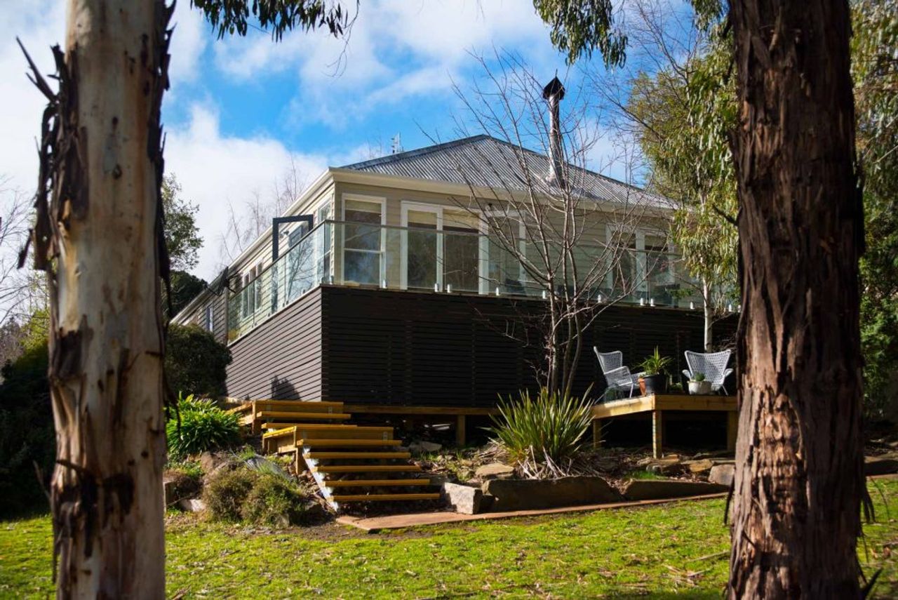 Property Image 2 - Two Bedroom Home Overlooking Lake Daylesford