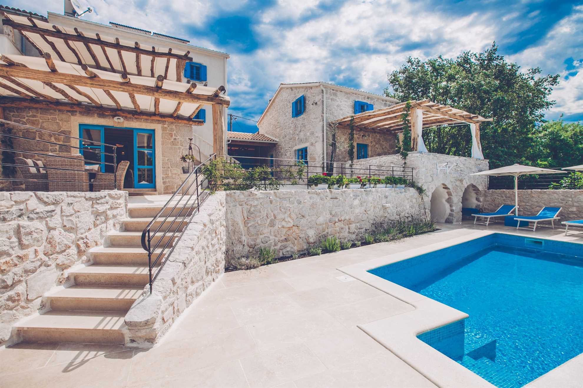 Property Image 2 - Stunning Rustic Villa with Swimming Pool 