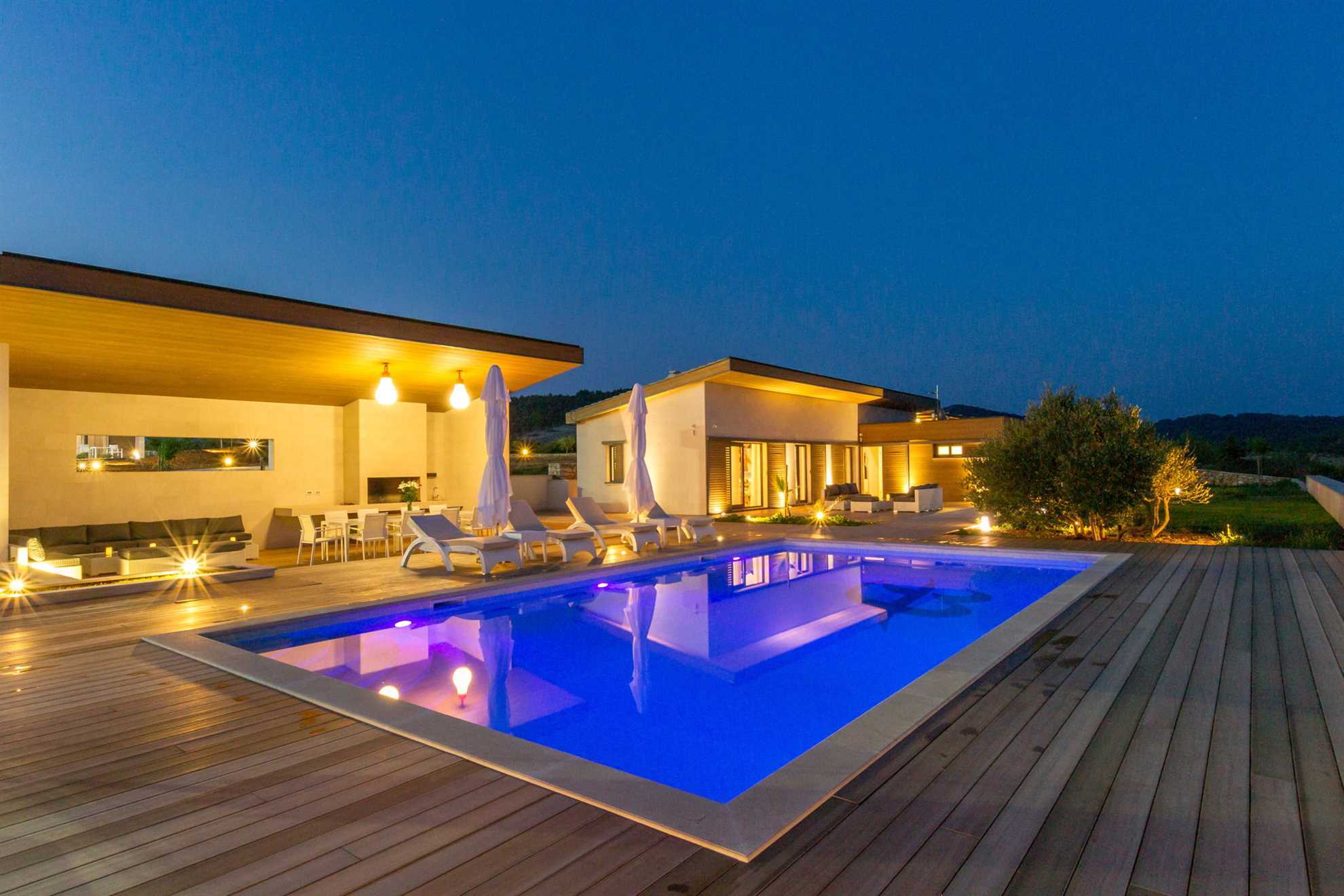 Property Image 1 - Secluded Luxurious Villa with Pool and Tennis Court