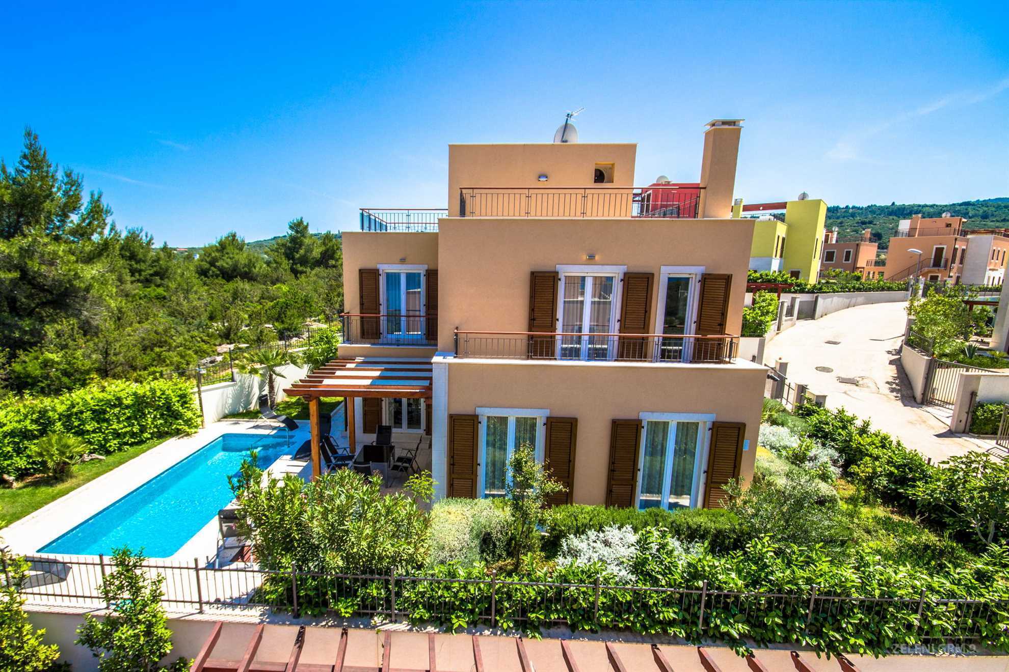 Property Image 2 - Fresh Bright Villa with Panoramic View of Dalmatia coastline