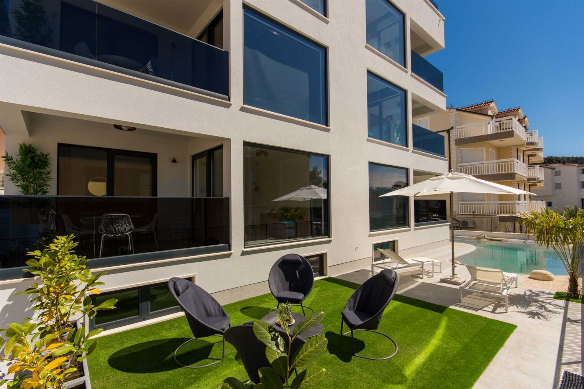 Property Image 1 - Superb Modern Apartment with Sea & Beach 15m Away in Trogir