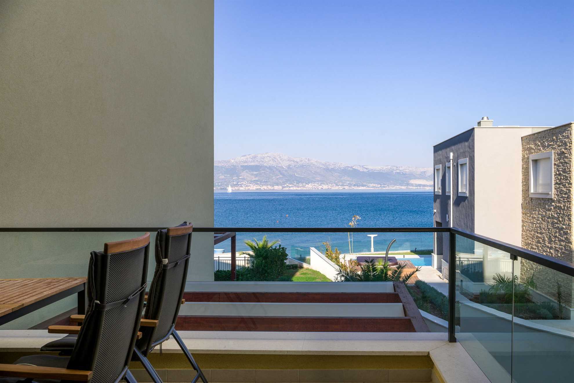 Property Image 2 - Amazing Beachfront Apartment with Luxurious Interior