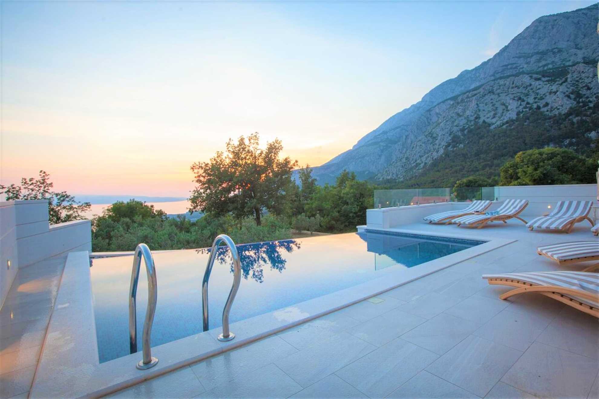 Property Image 1 - Beautiful Modern Villa with Infinity Pool