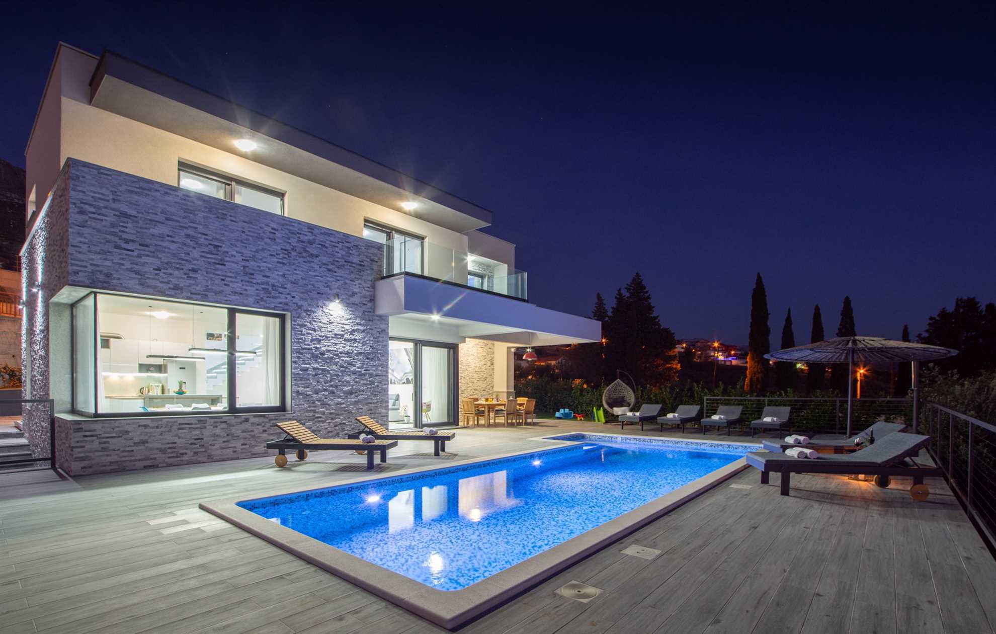 Property Image 1 - Lovely Comfortable Villa with a Sizeable Pool Deck