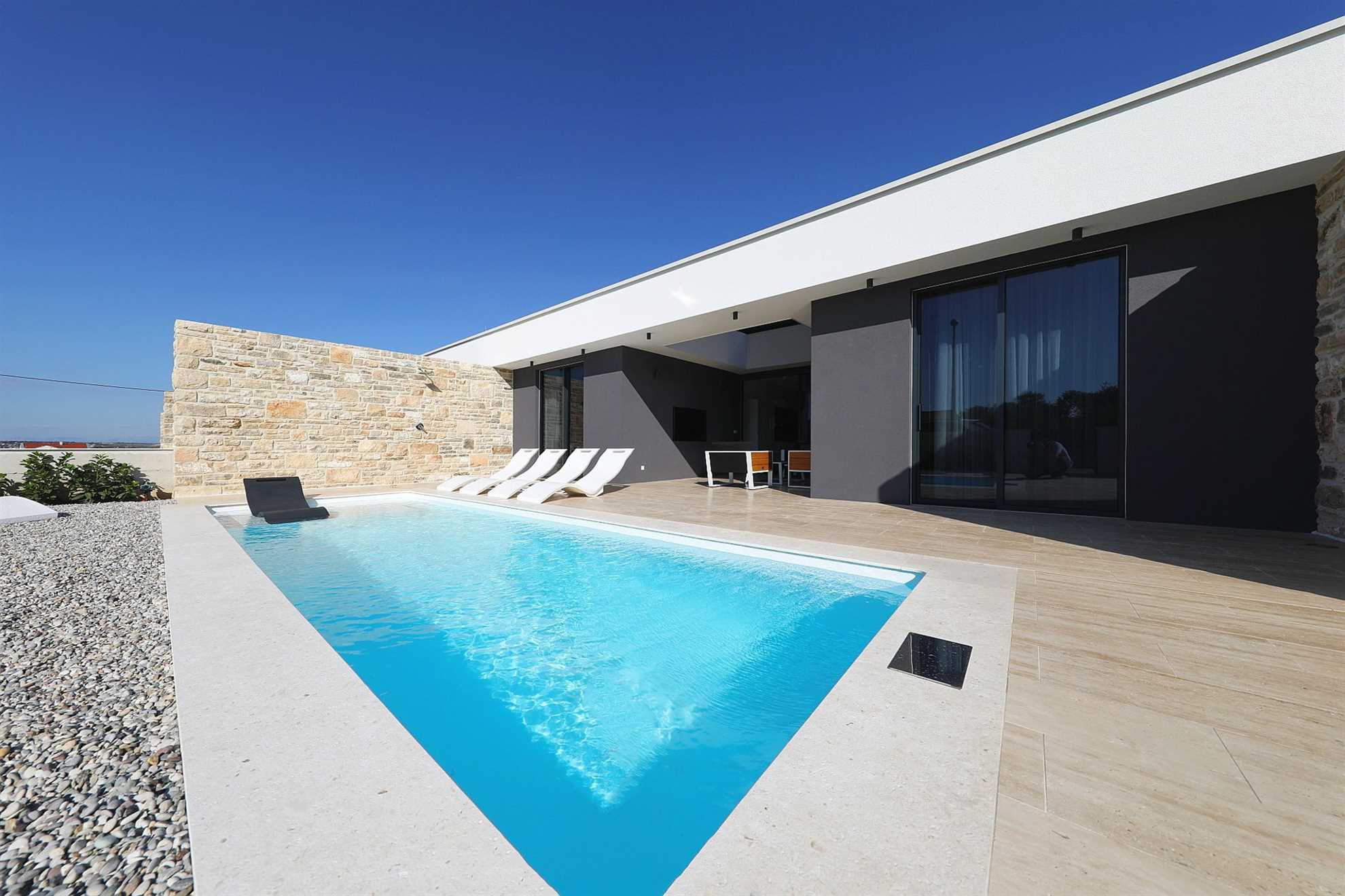 Property Image 2 - Contemporary Equipped villa with pool and sundeck