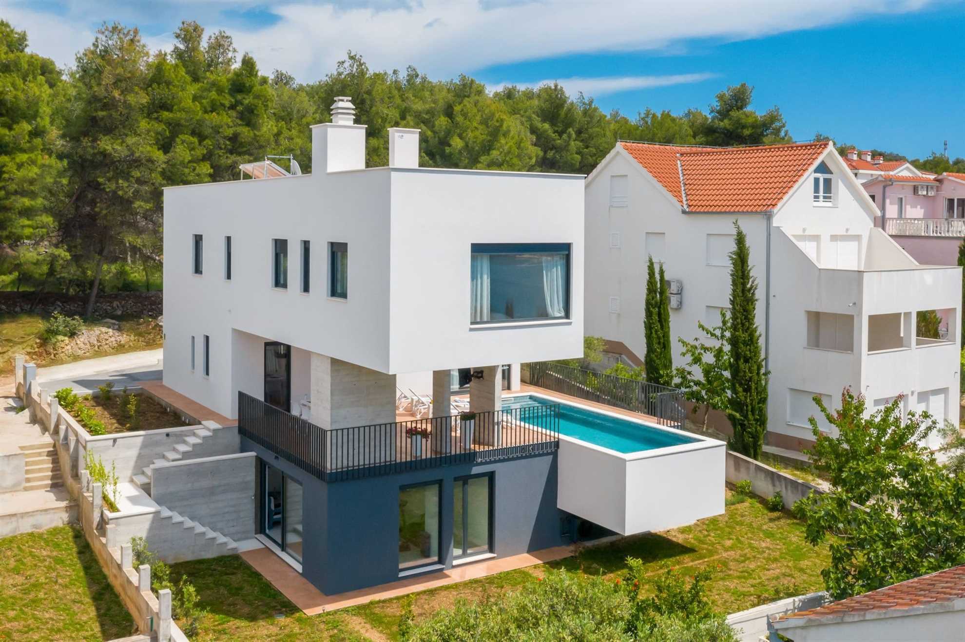 Property Image 2 - Refreshing Modern Villa with Infinity Pool