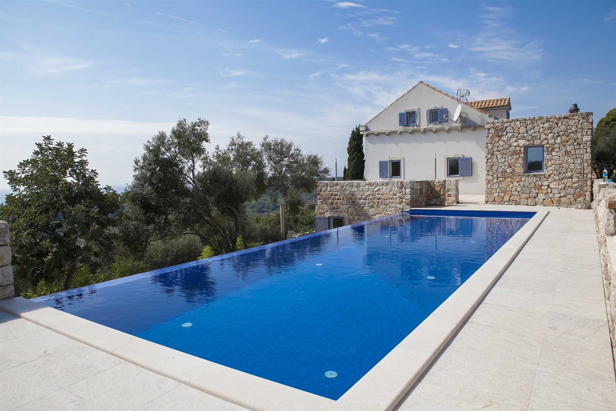 Property Image 2 - Remarkable Polished Villa with Two Terraces