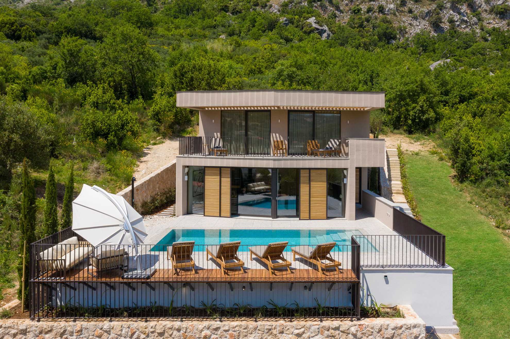 Property Image 2 - Sophisticated Premium Villa with Private Pool and Sauna