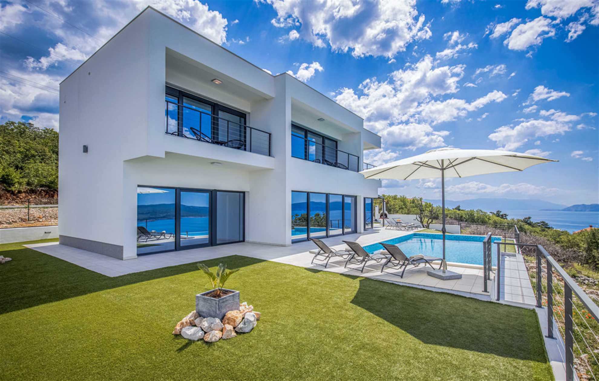 Property Image 1 - Bright Majestic Villa with Expansive Beach View