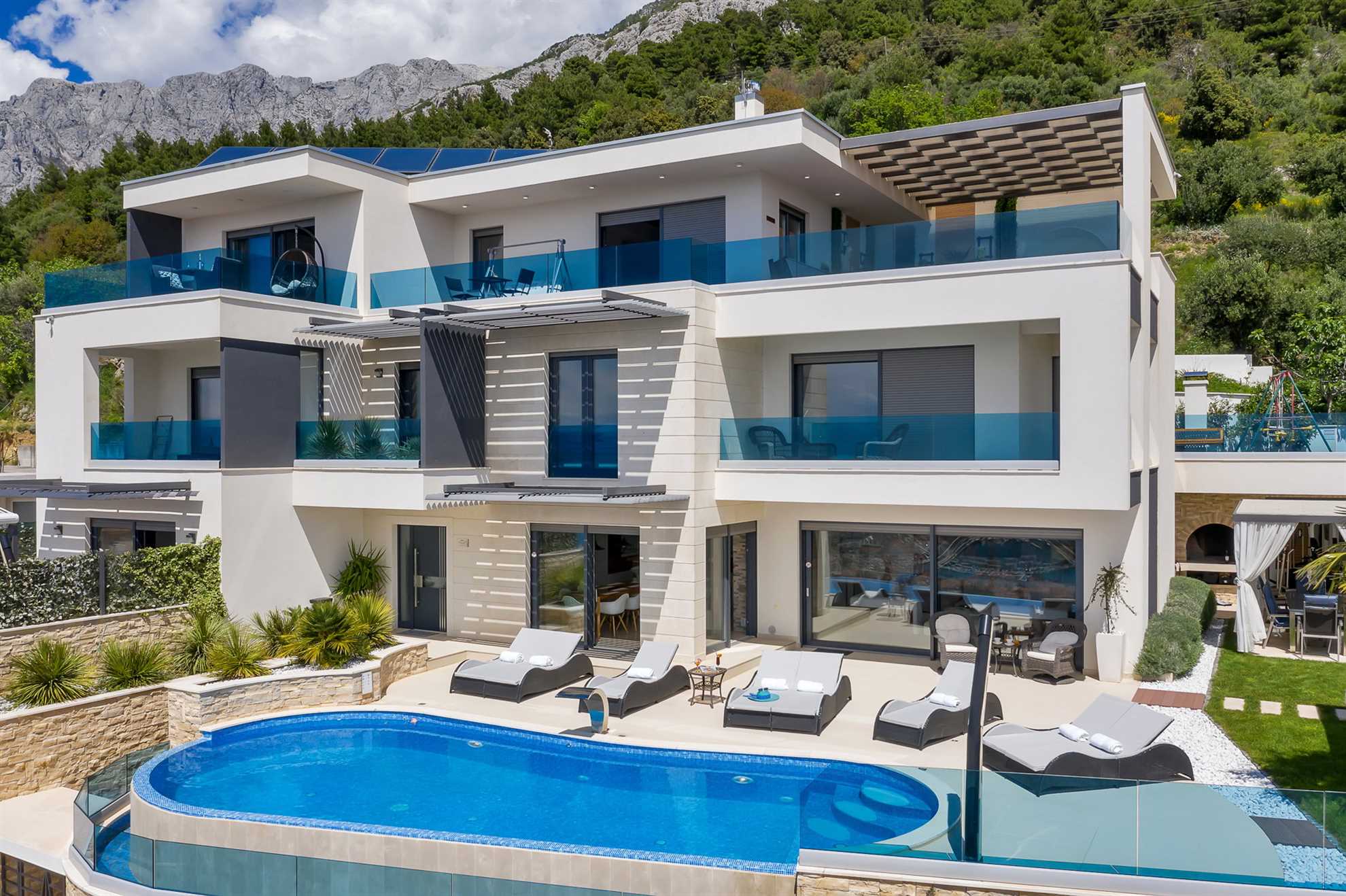 Property Image 2 - Ultra Luxurious Modern Villa with Private Pools and Spa