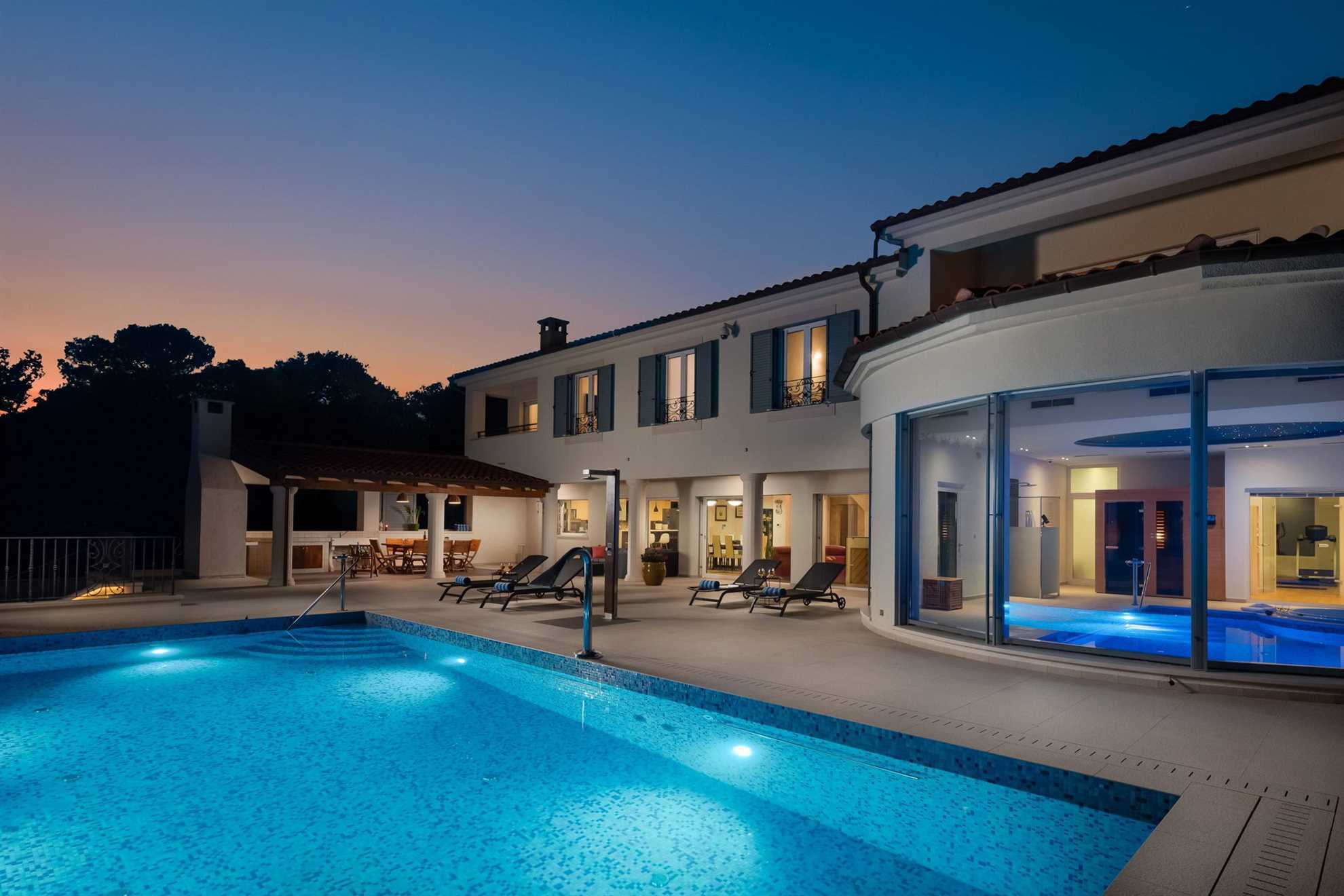 Property Image 1 - Beachfront Villa Grandissima with Pool