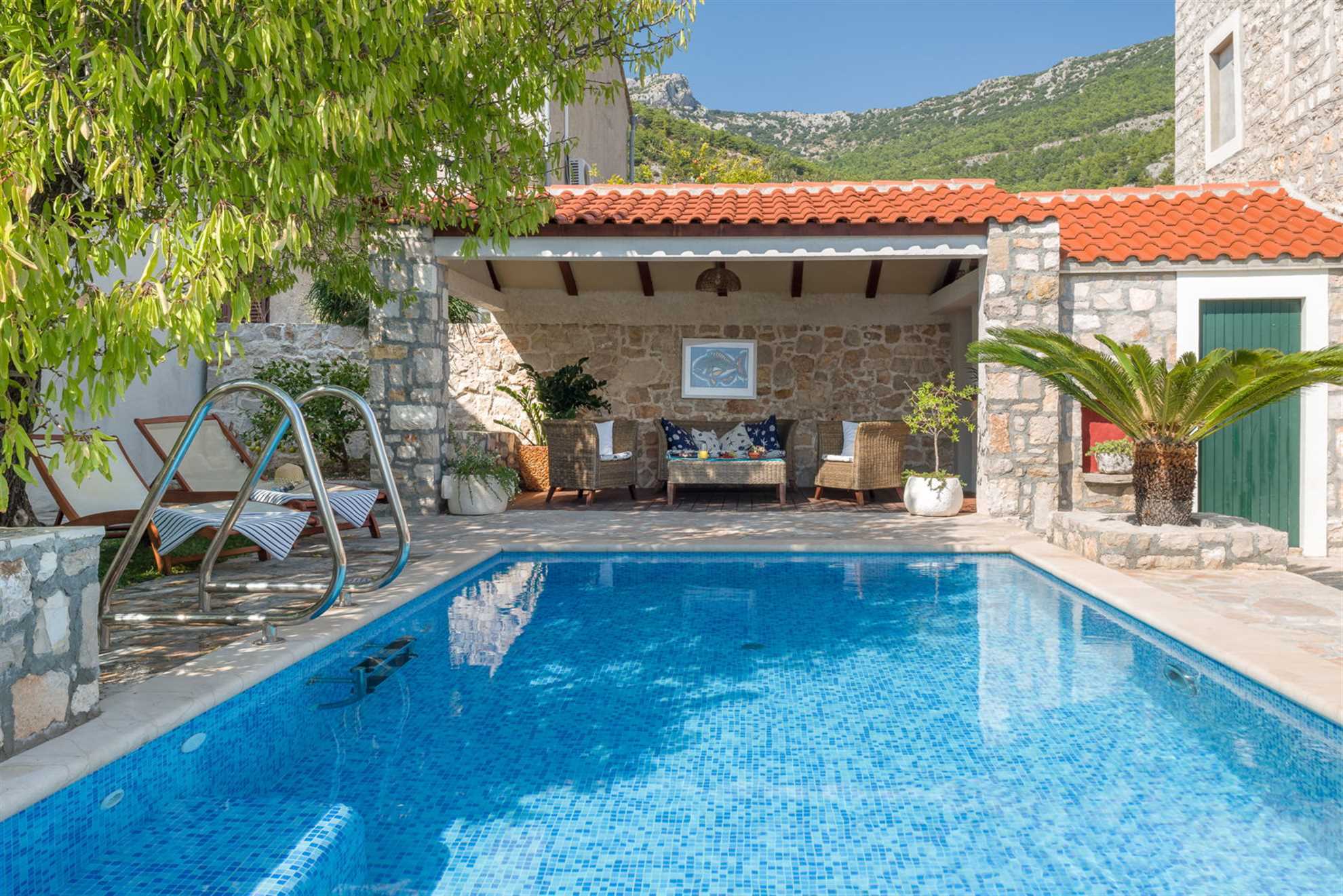 Property Image 2 - Rustic Private Villa with Large Garden and Pool