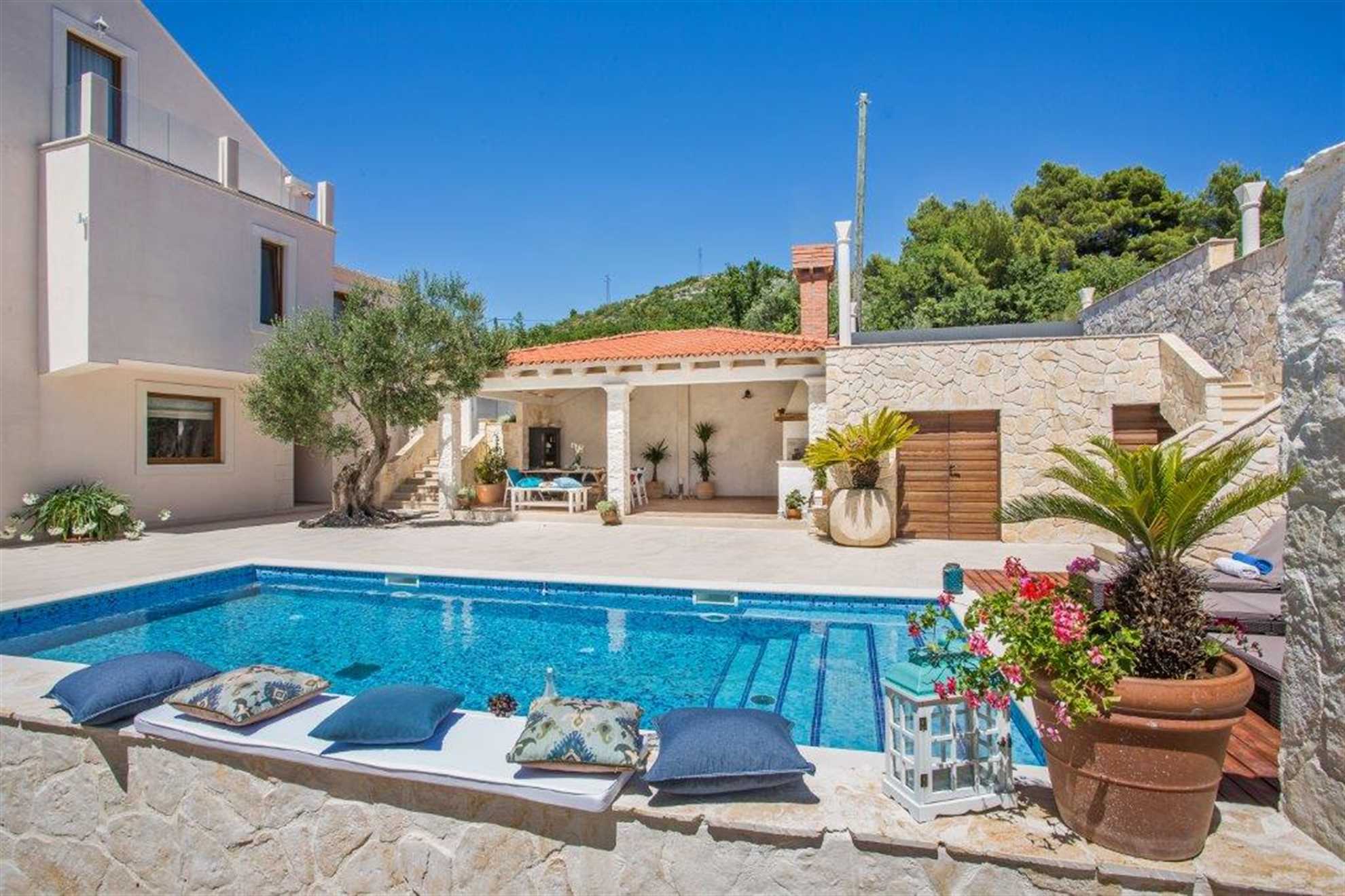 Property Image 2 - Dubrovnik Classic Premium Villa with Pool and Parking