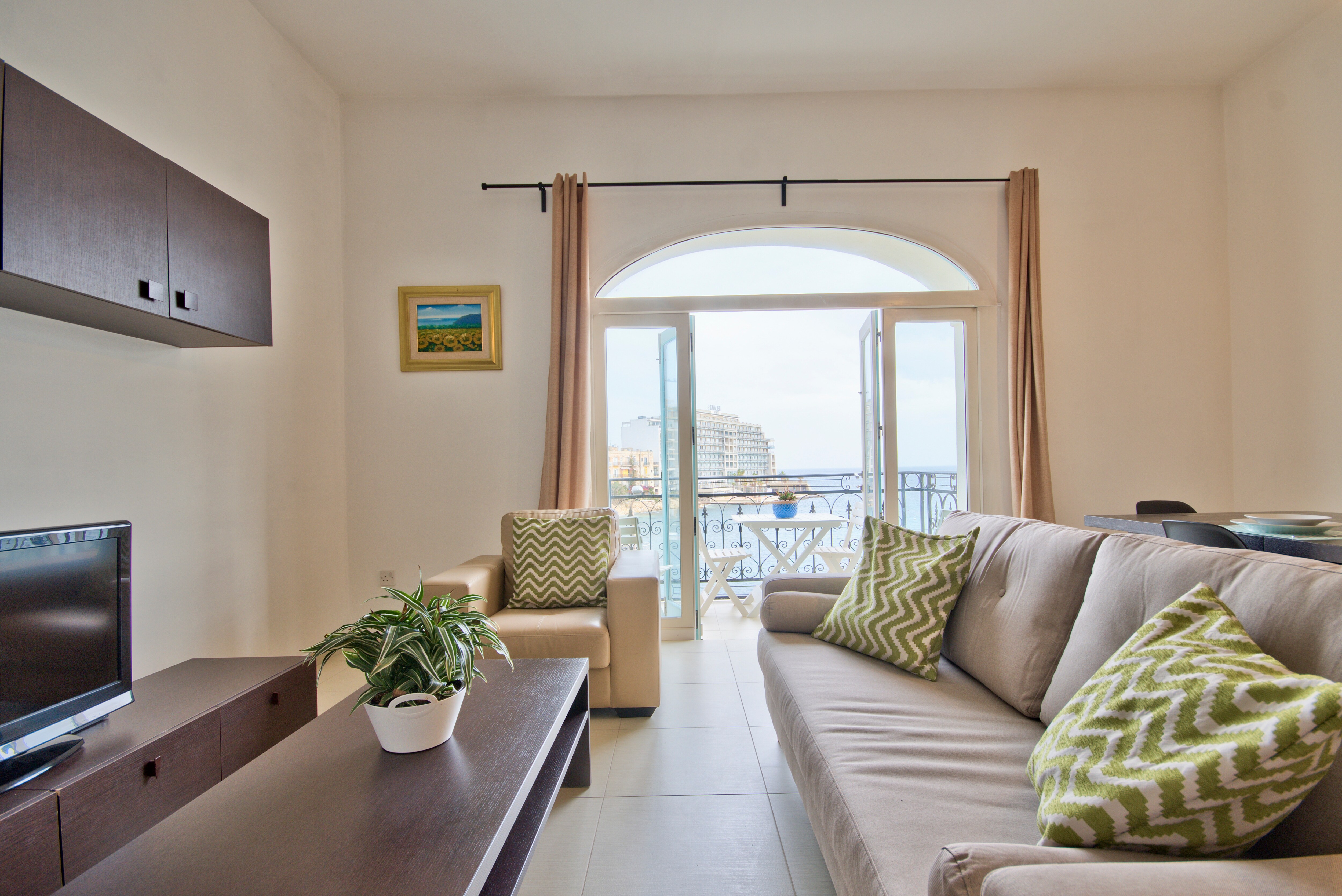 Property Image 2 - Contemporary Sunny Apartment with Sea View Balcony