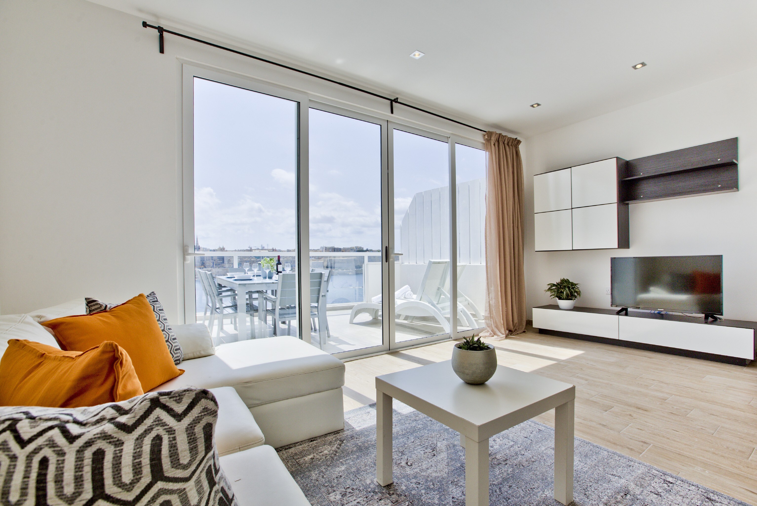 Property Image 1 - Idyllic Penthouse Apartment with Sea View Balcony