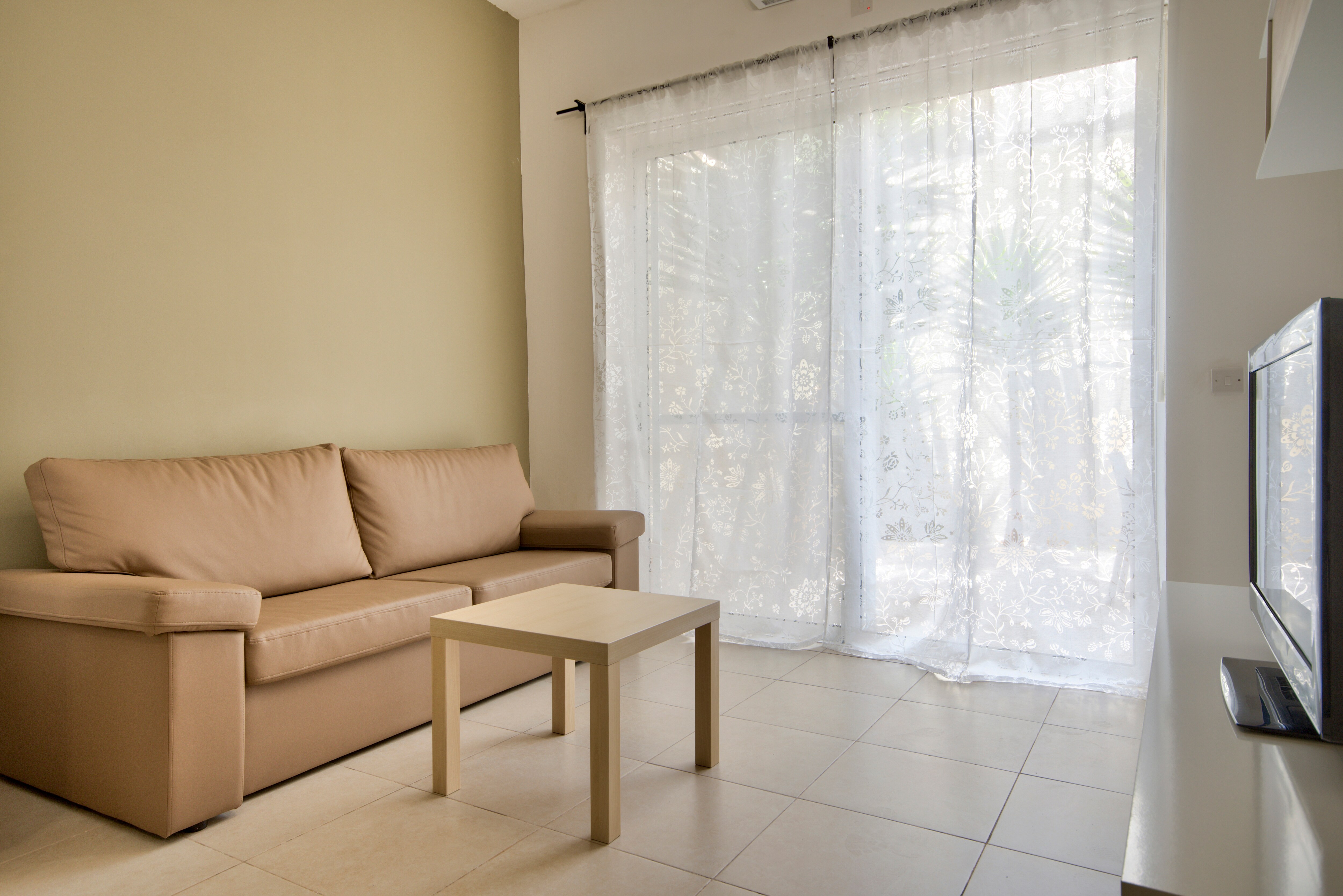 Property Image 1 - Lovely Light Filled Apartment with Airy Outdoor Patio