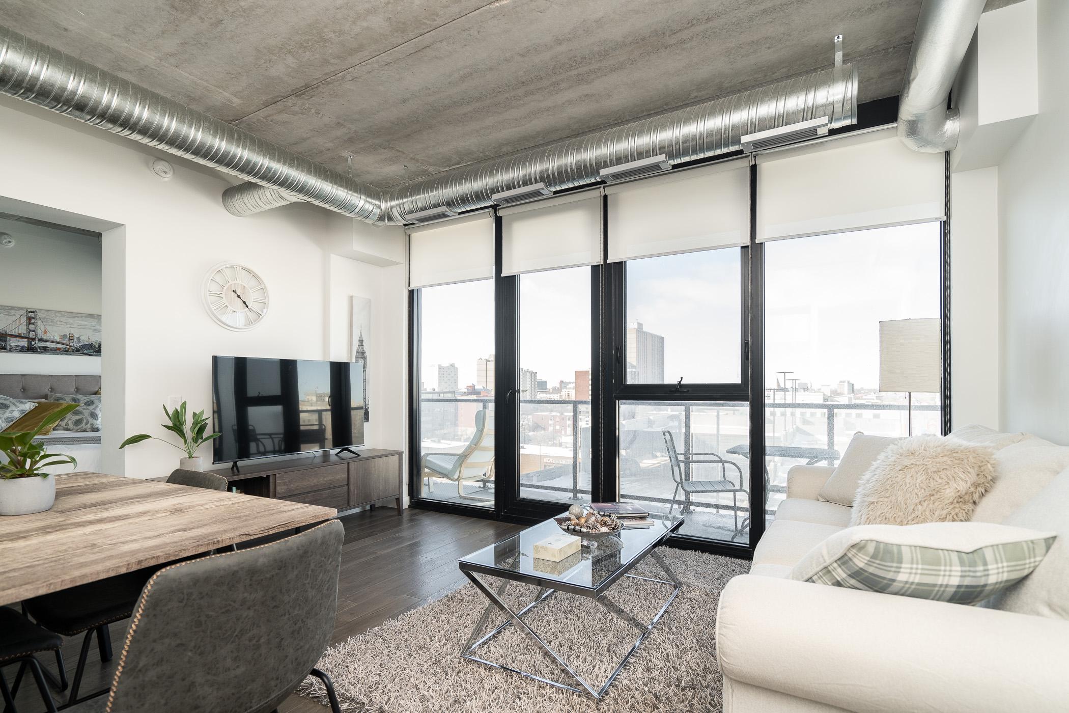 Property Image 1 - (701)Downtown Sunny 1Bdr +Glasshouse+Fast WiFi(311)