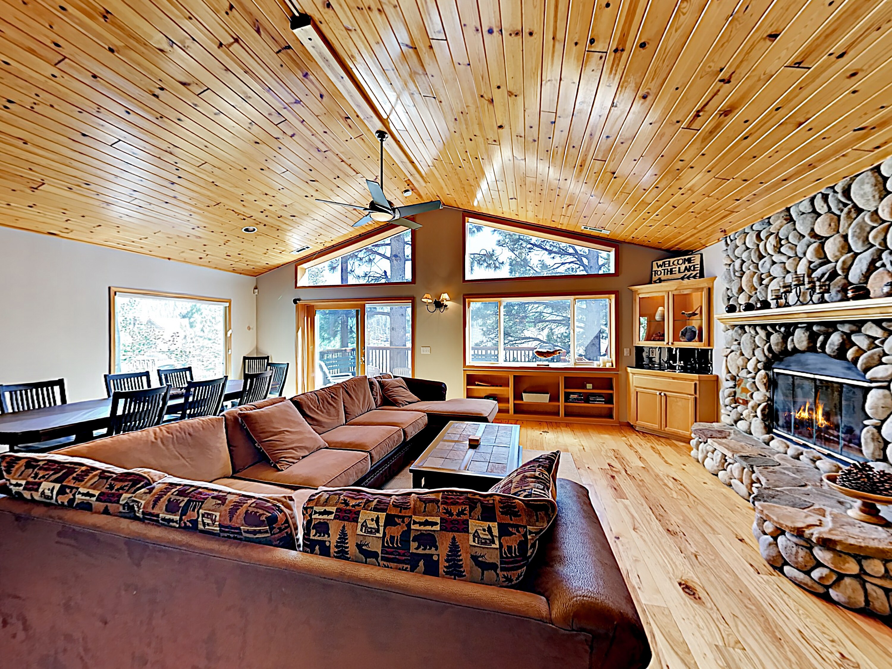 Welcome to Big Bear! Sunlight fills the Great Room, setting off glossy pecan floors and vaulted ceilings.