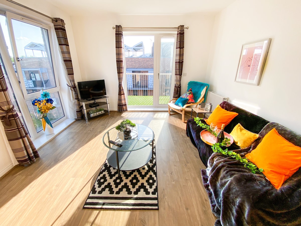 Property Image 2 - 🌟Central MK Penthouse Apartment with Balcony🌟