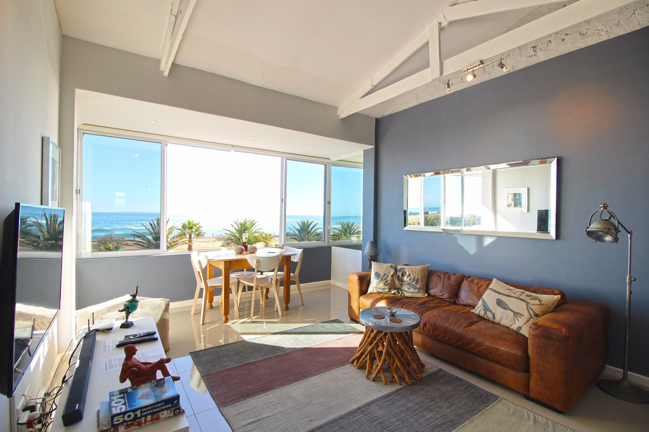 Property Image 2 - Beautiful  Stylish Beachfront with Gorgeous Views of the Ocean