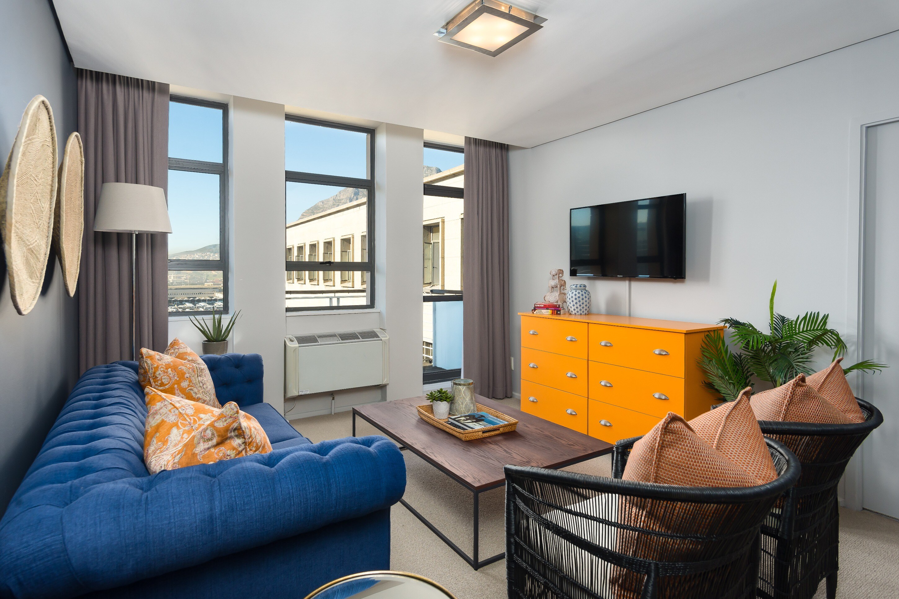 Property Image 1 - Trendy Flat with Views of the Adderley Street Fountain