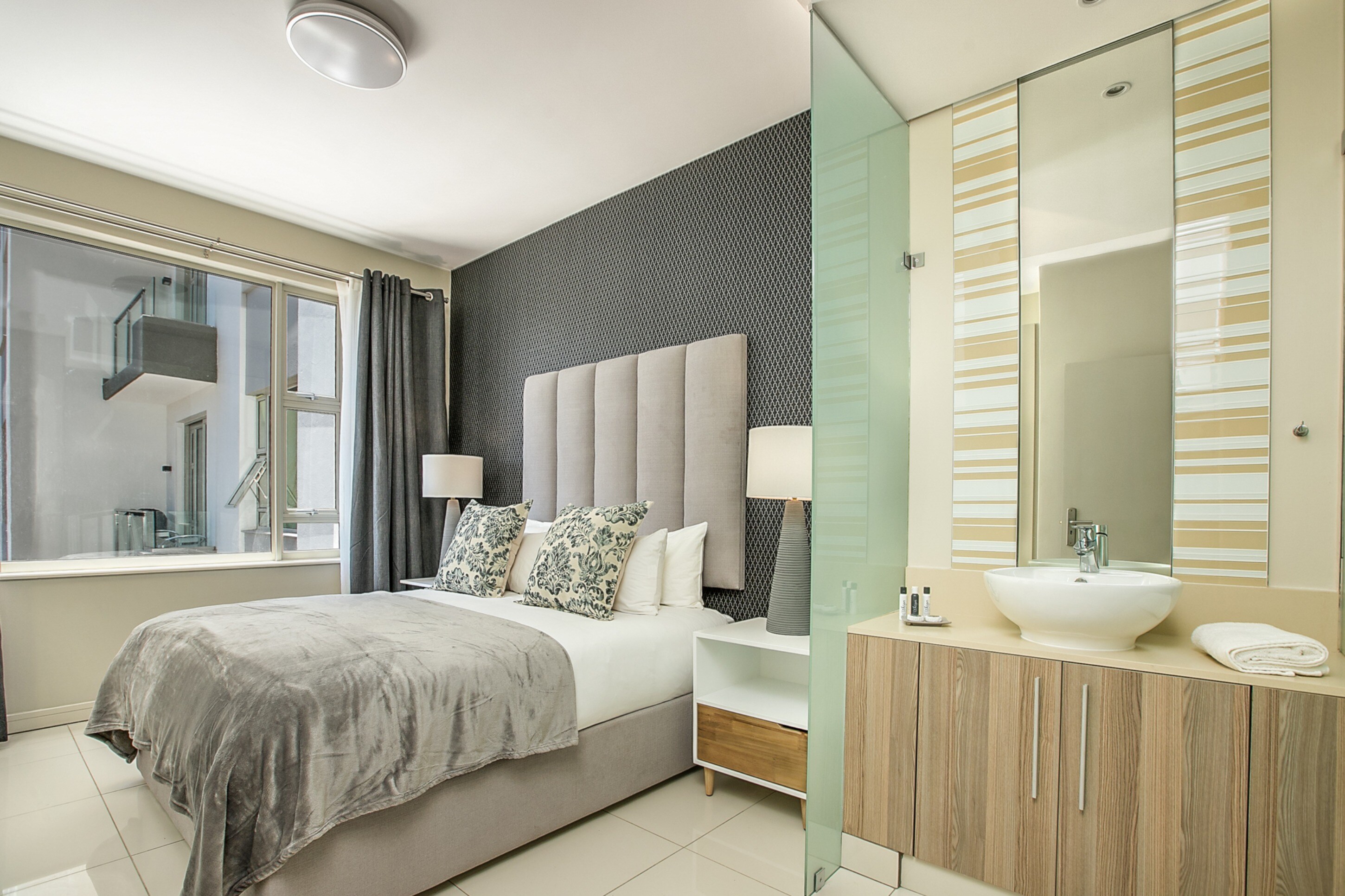Property Image 2 - Modern comfortable Apartment in Rosebank