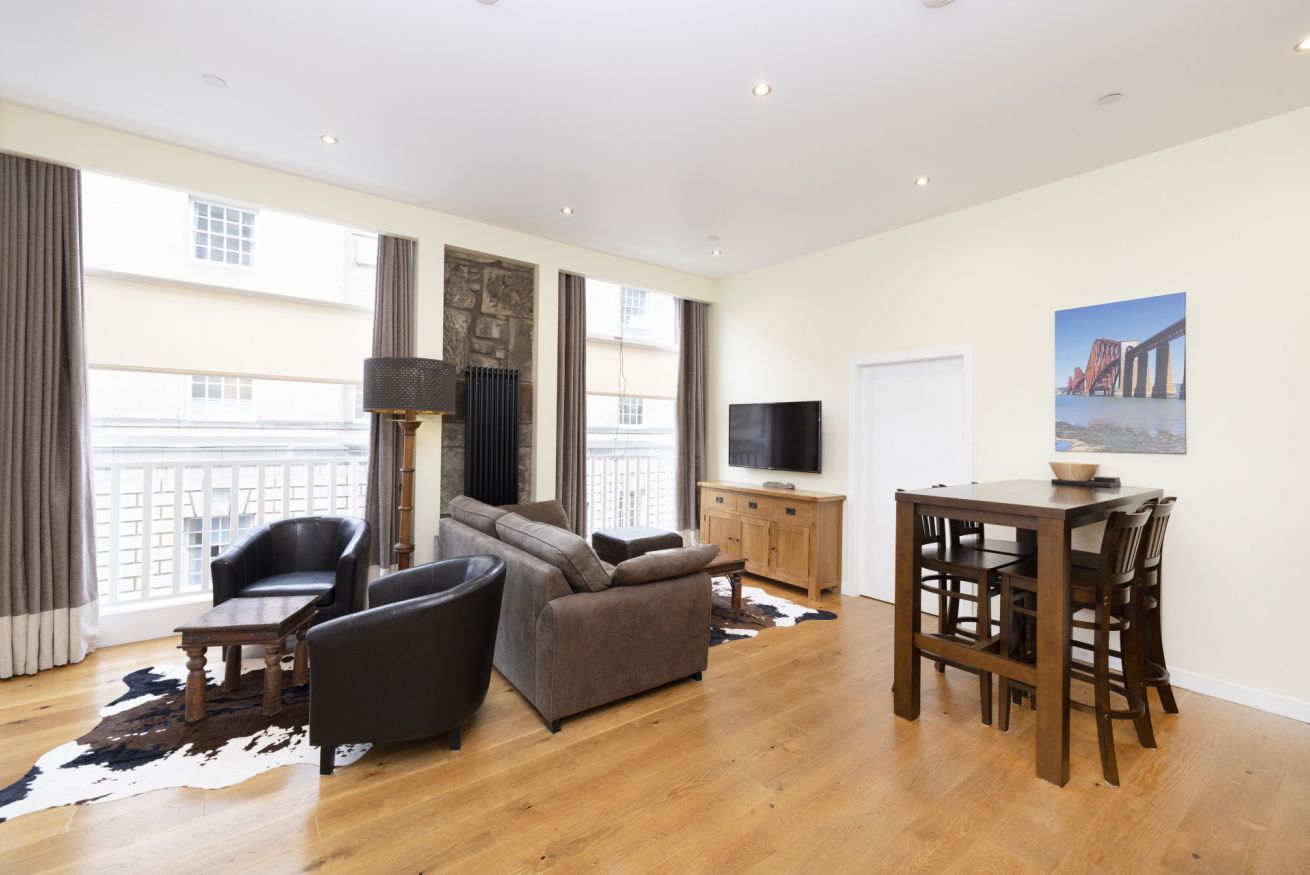 Property Image 1 - Gorgeous flat by St Giles cathedral