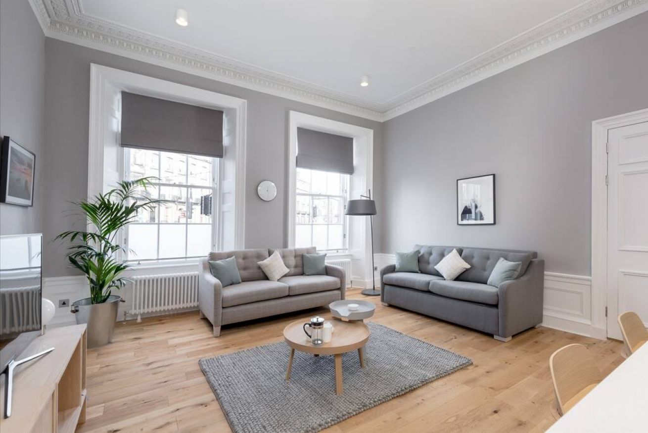Property Image 1 - Spacious and bright 1bed Apt, short walk from Princes street