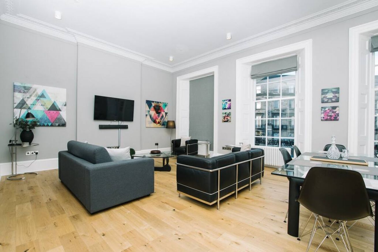 Property Image 1 - Bold and spacious 1bed home, near Haymarket train station