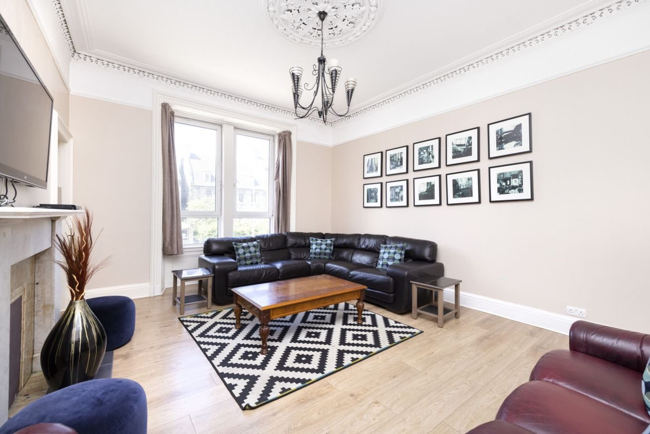 Property Image 1 - Cosy 3bed Family flat near Leith