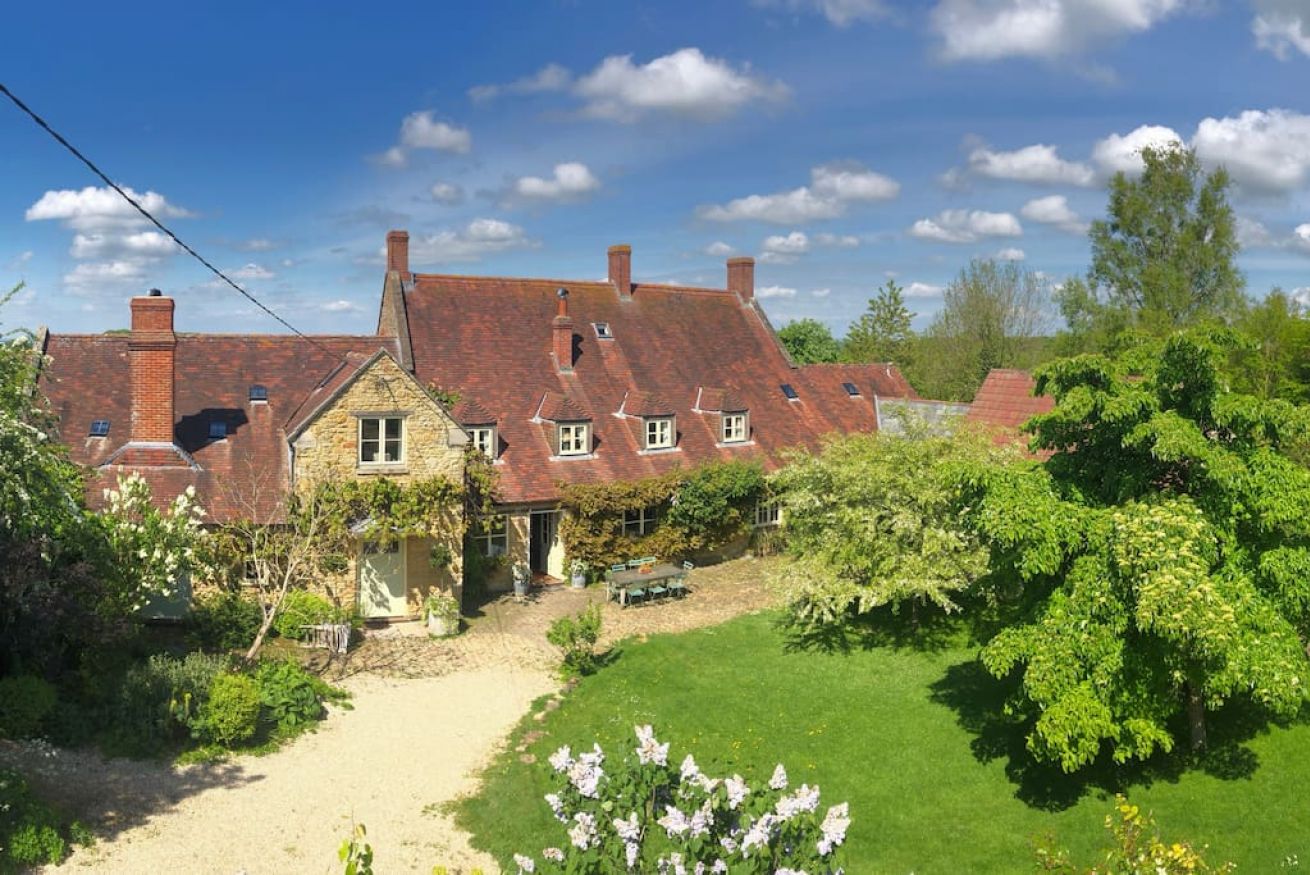 Property Image 2 - Luxurious 8-bed farmhouse in Somerset countryside