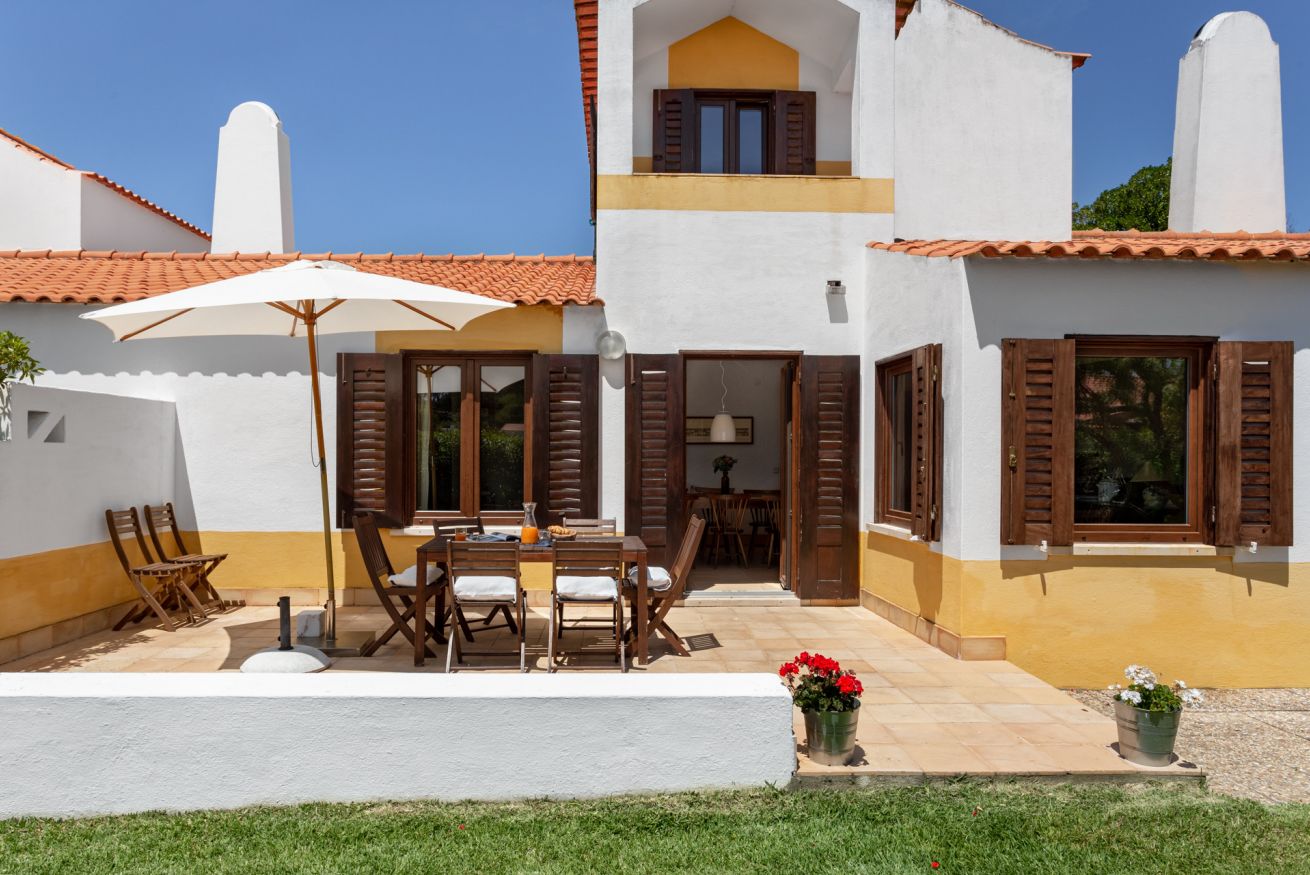 Property Image 2 - Perfect 3-BR Cottage w/Terrace & Garden in Colares