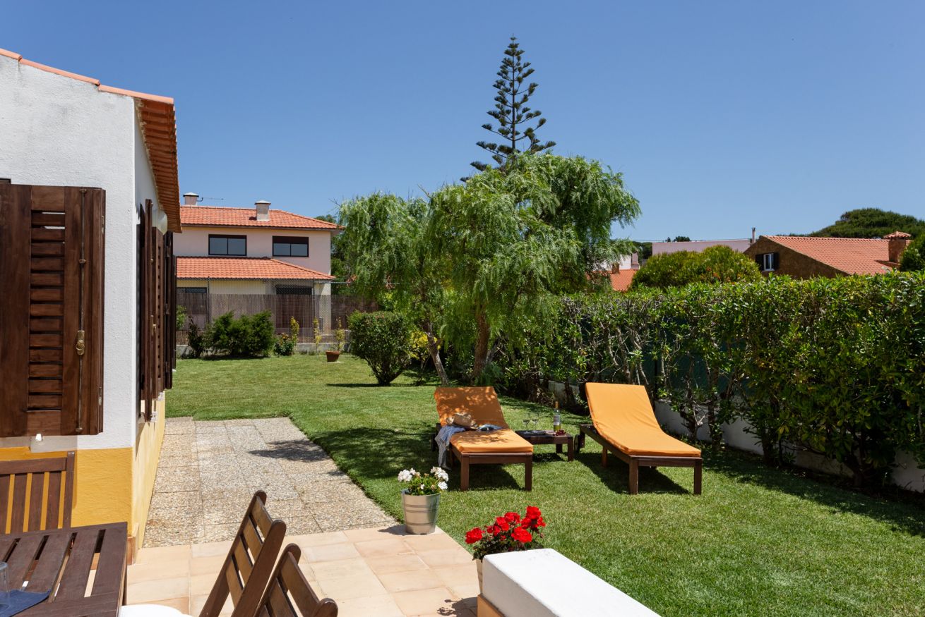 Property Image 1 - Perfect 3-BR Cottage w/Terrace & Garden in Colares