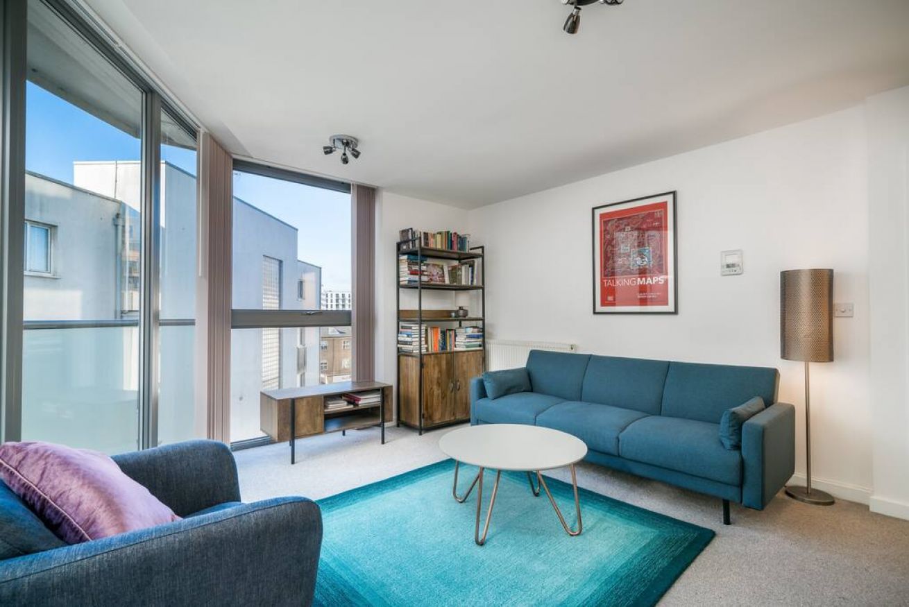 Property Image 1 - Stylish 1-bed flat w/ private balcony in Canary Wharf, East London
